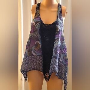 Women's Top Size small. Lov posh